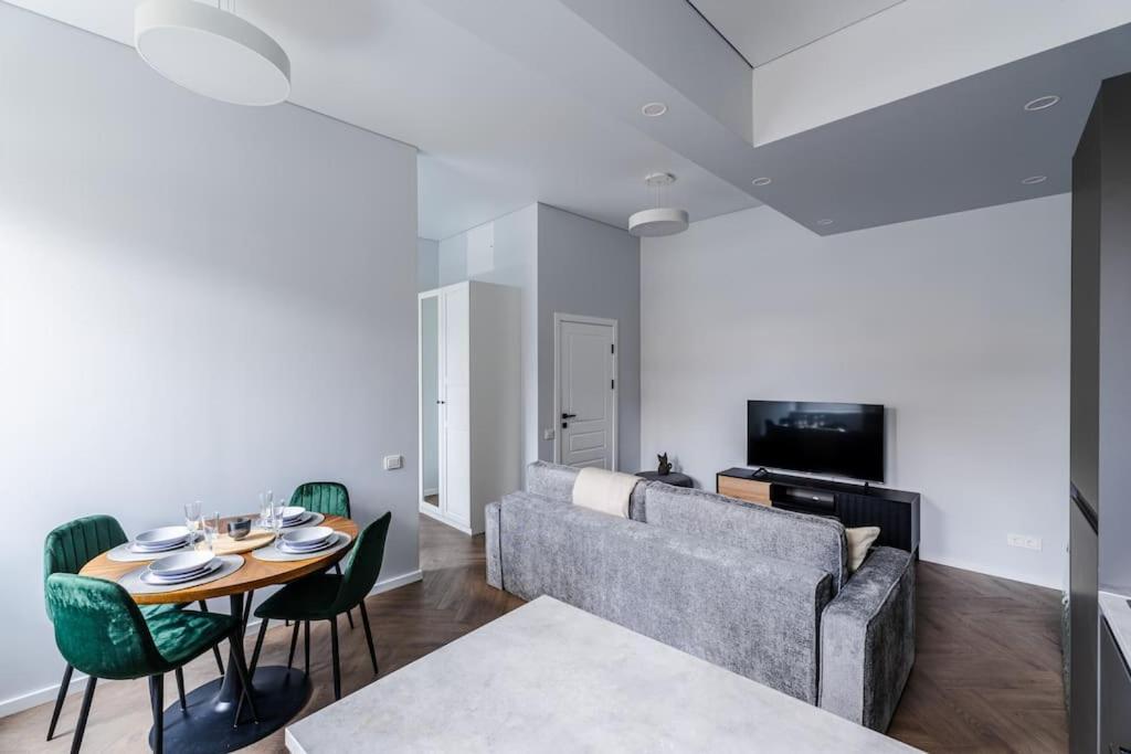 Modern Flat In Old Town Kaunas - Free Parking & Self Check-In ภายนอก รูปภาพ